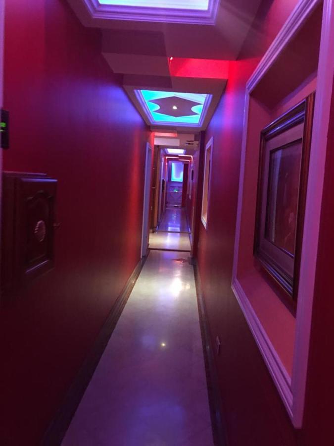 Love hotel Gilda